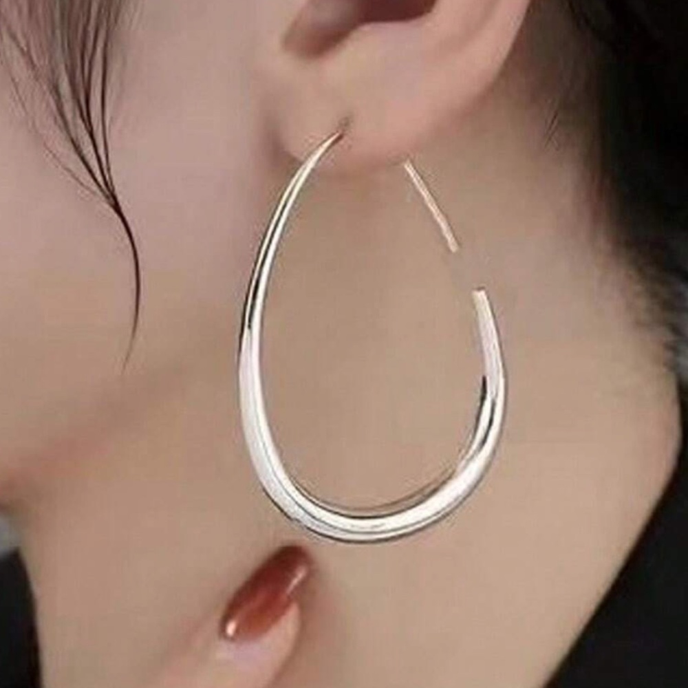 Minimalist Hoop Earrings - Picture 5 of 7